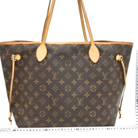 Louis Vuitton Handbags - Louis Vuitton Neverfull MM Shoulder Bag